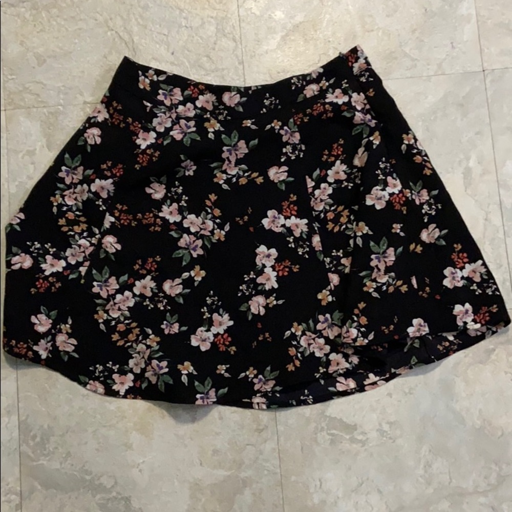 Zip-up skirt